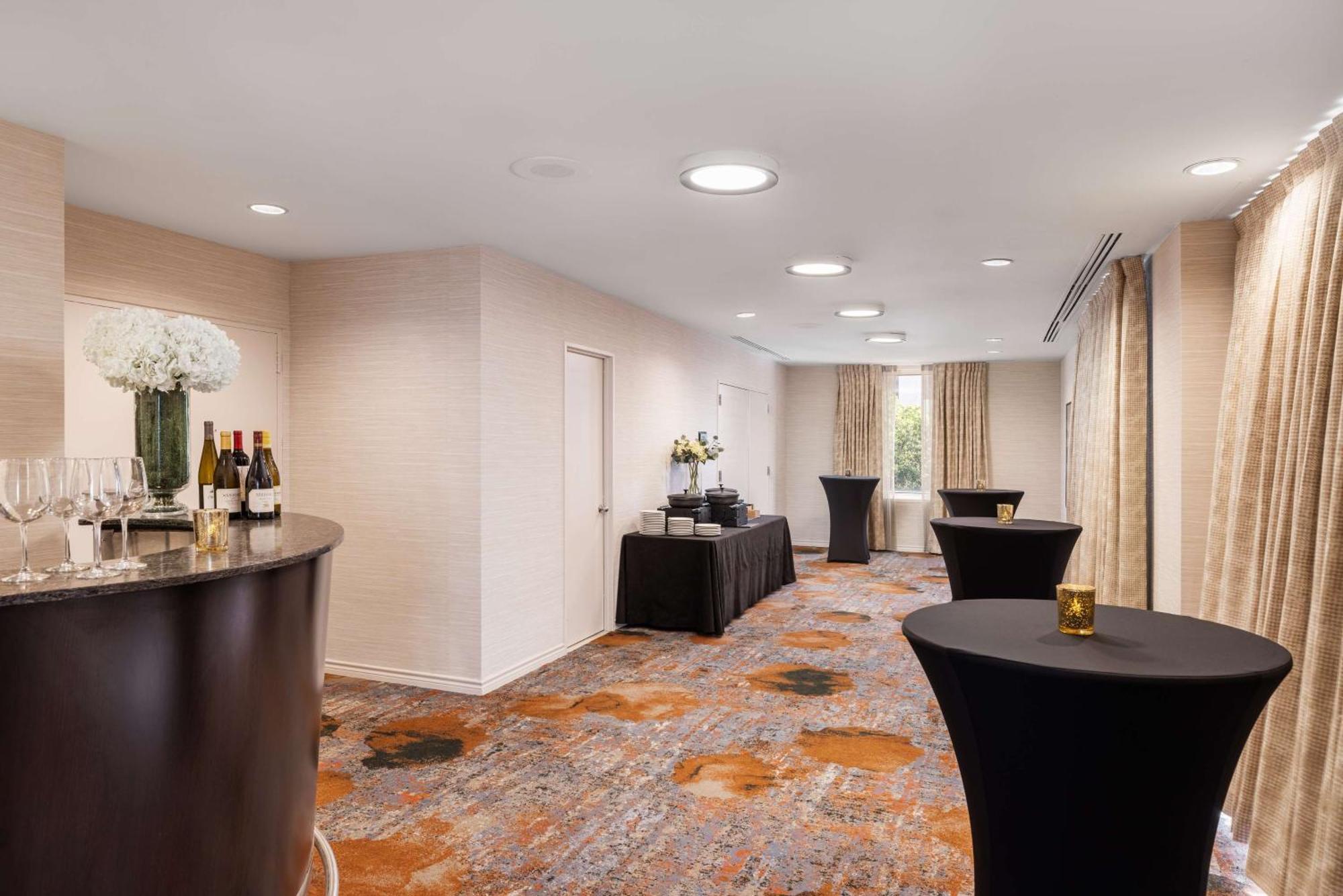 Doubletree Suites By Hilton Austin Downtown Capitol Exterior foto