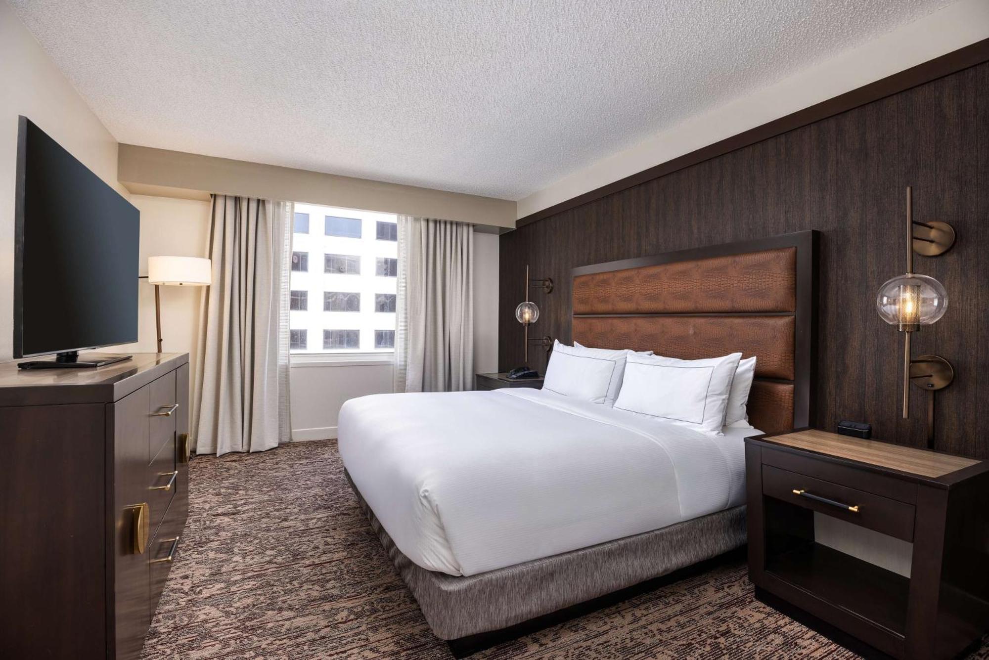 Doubletree Suites By Hilton Austin Downtown Capitol Exterior foto