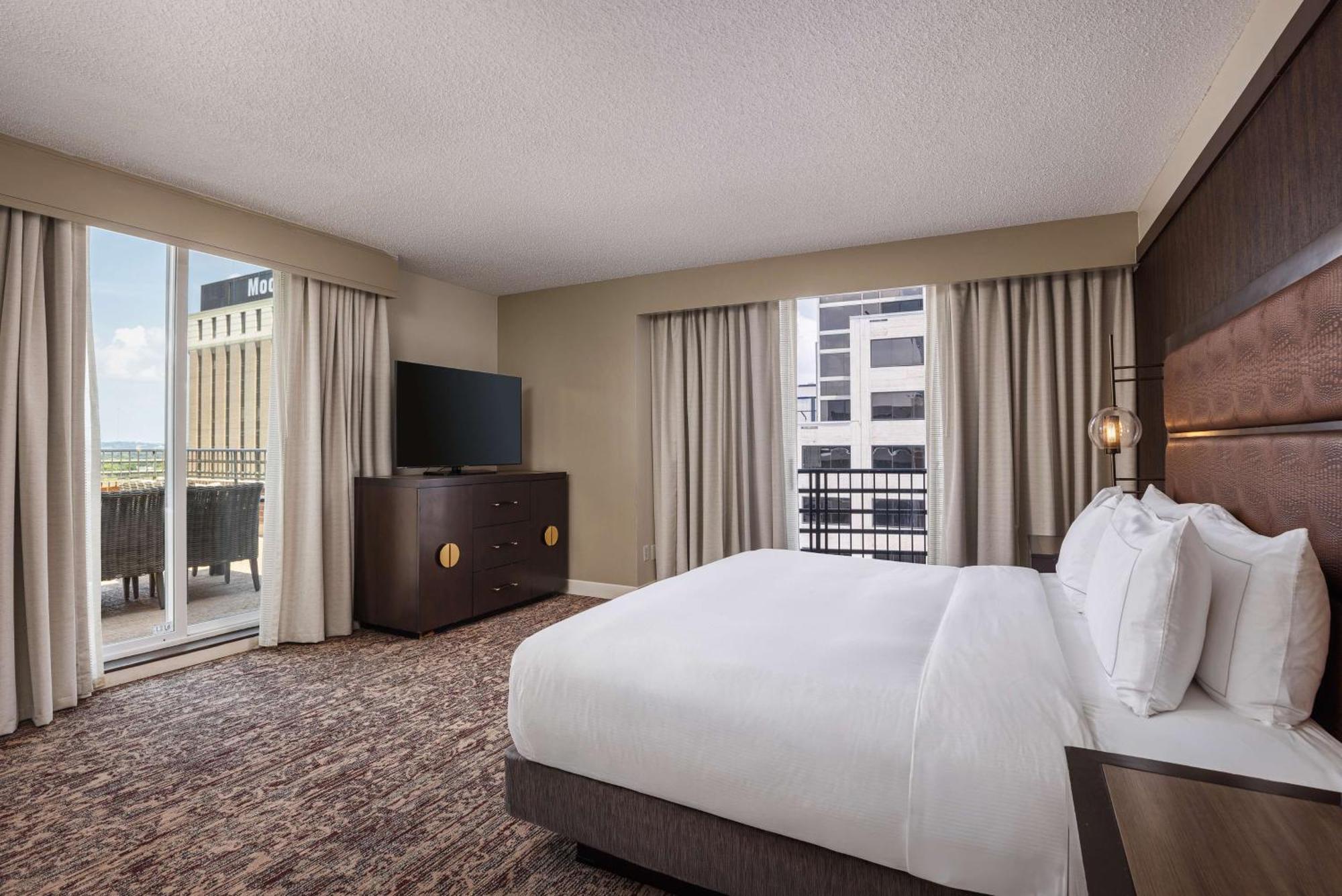 Doubletree Suites By Hilton Austin Downtown Capitol Exterior foto
