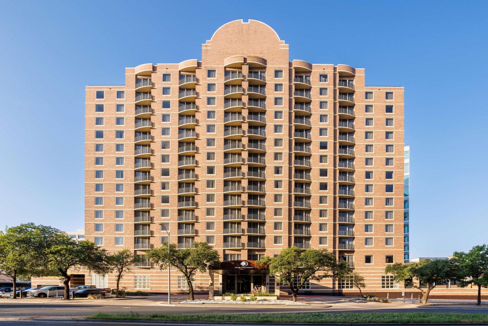 Doubletree Suites By Hilton Austin Downtown Capitol Exterior foto