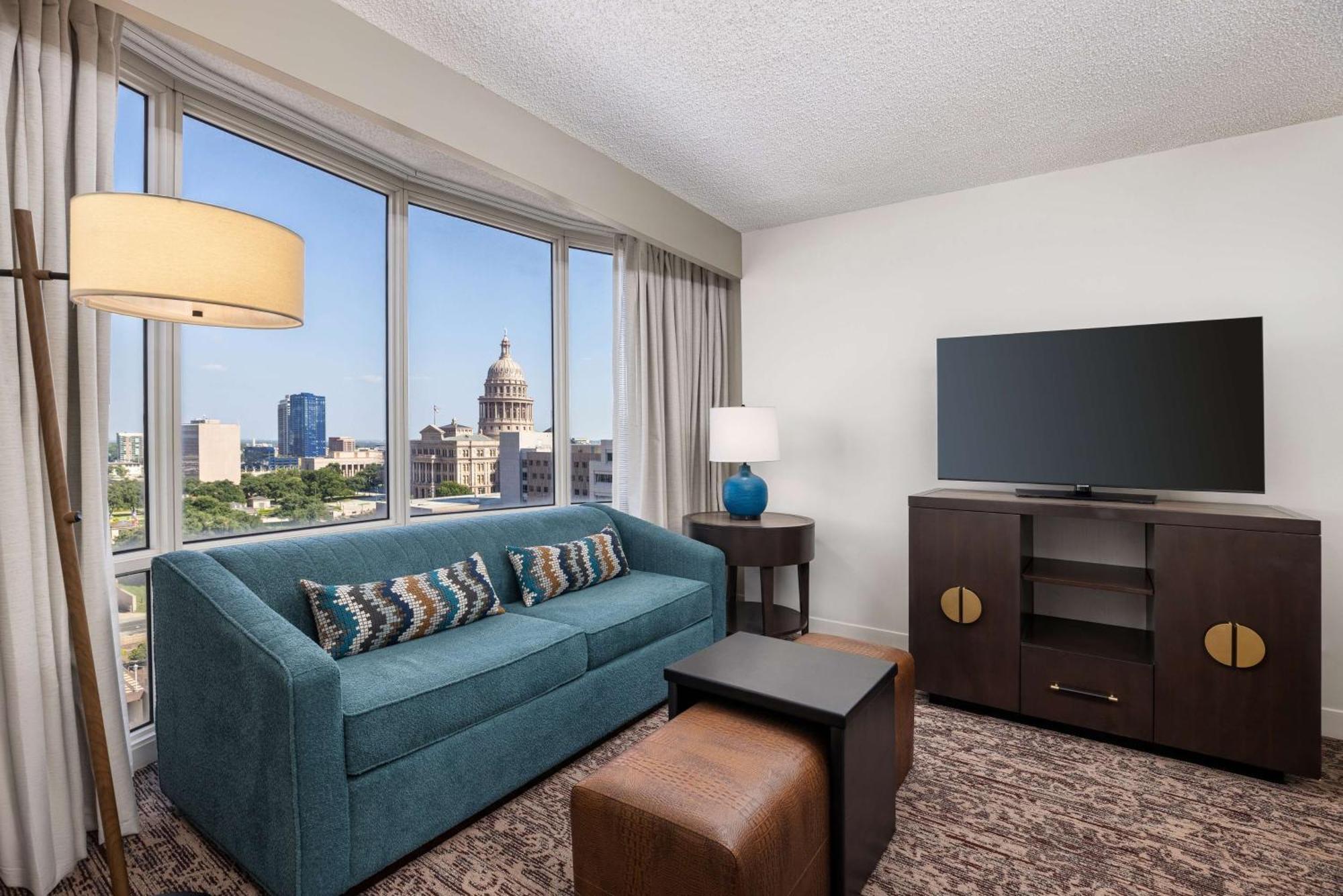 Doubletree Suites By Hilton Austin Downtown Capitol Exterior foto