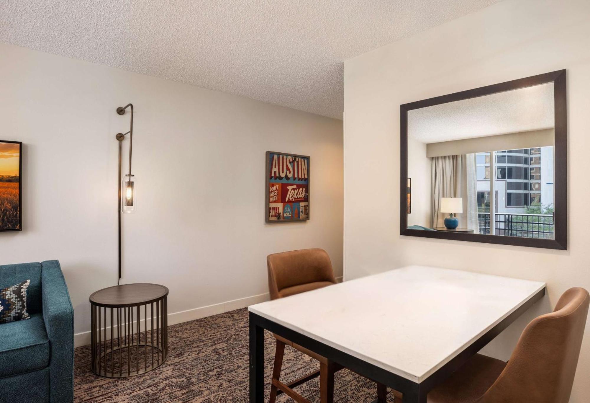 Doubletree Suites By Hilton Austin Downtown Capitol Exterior foto